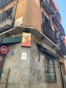 la cabra en el tejado calle de bastero