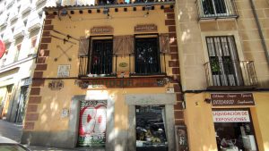 outdoor calle de la ribera de curtidores.