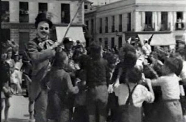 Domingo de carnaval escena plaza campillo de un mundo nuevo