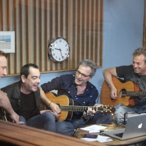 Hombres_G_en_el_estudio_cantando