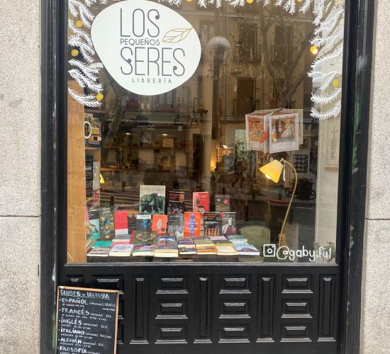 Libreria los pequeños seres (5)